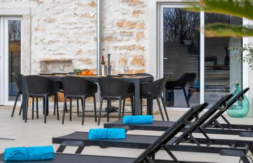 Lovely Home In Vidulini With Kitchen - Photo 8