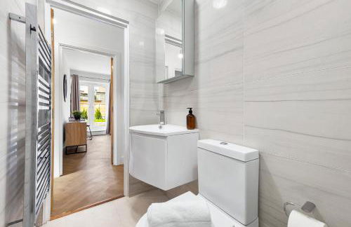 Ground Floor Flat I Sleeps 8 I With Parking - Photo 20