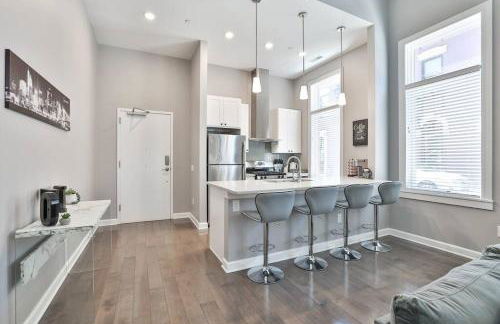 **NEW mOdernLUX best OTR condo *Park ONsite** - Foto 4