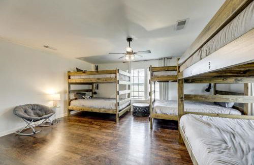 Family Home with Covered Patio and Grill in La Grange - Foto 23