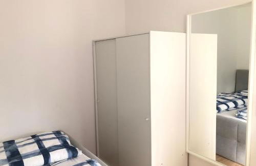 Stilvolles Apartment mit Balkon, Küche & Parkplatz - Waldstetten Zentrum - Foto 39