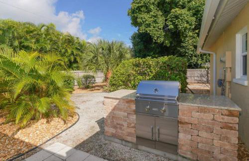 Heated Pool Home - Perfect Location - Walk to Beach, Restaurants and More! - Foto 30