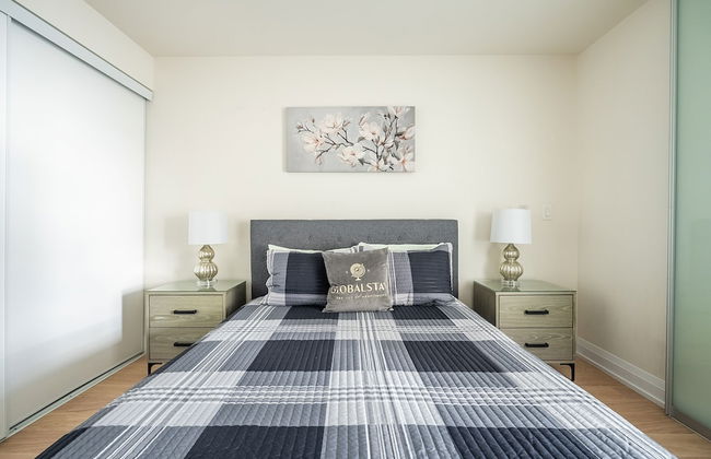 Modern Apartments in North York - Photo 28