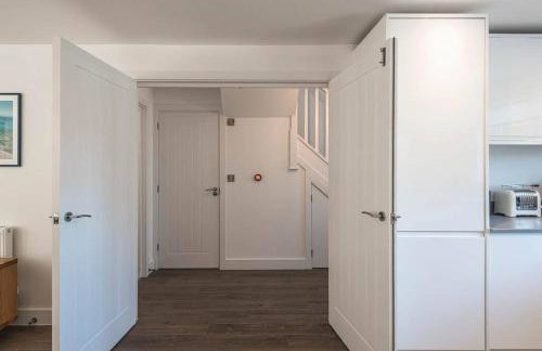 Beach Mews - Modern townhouse with patio and private parking - Photo 22