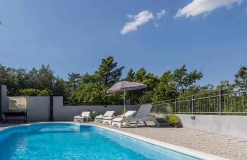 JOVI-relaxing, fenced, private, heated pool & view - Photo 55