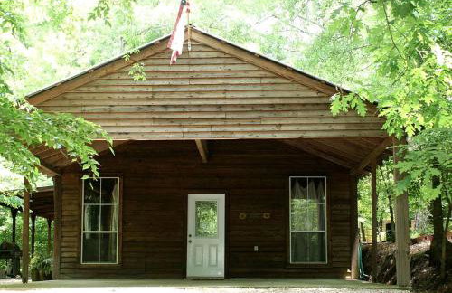 Secluded Forest Cabin Rental with Seasonal Pool near Natchez, Mississippi - Foto 1