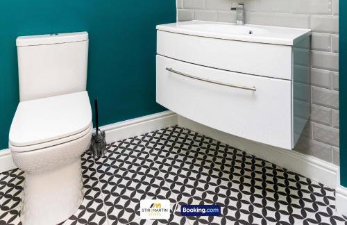 Comfy 3bed House By StirkMartin Stays Short Lets & Serviced Accommodation Cardiff With Free Parking & 8mins to City Centre - Foto 16