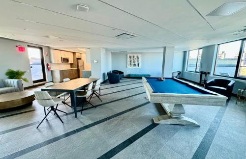 Peaceful Quiet Spacious New Modern Penthouse 3-Bedroom Apartment with a Balcony - Foto 27