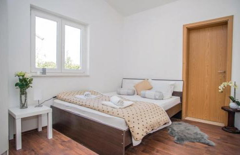 Nice Home In Kresevo Brdo With Kitchen - Foto 17