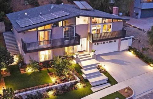 Spacious and Exclusive Oasis 6BR 3BA - Photo 1