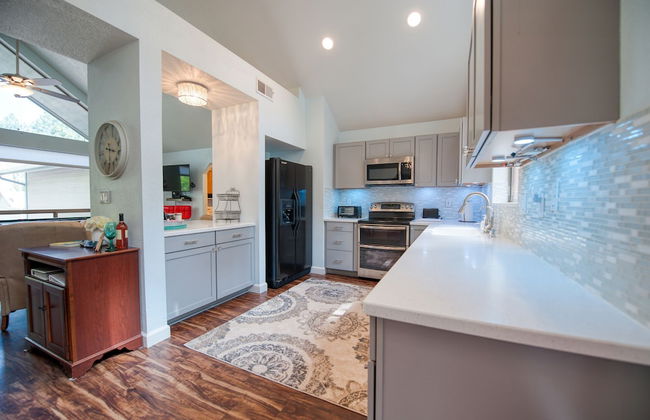 Home In The Pines Near Downtown w Hottub - Foto 4