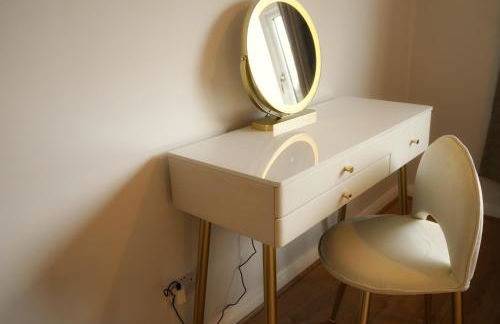 Lux 5 Bed sleeps 11, 10 mins from Wembley Stadium, Jacuzzi and Steam Shower - Photo 21