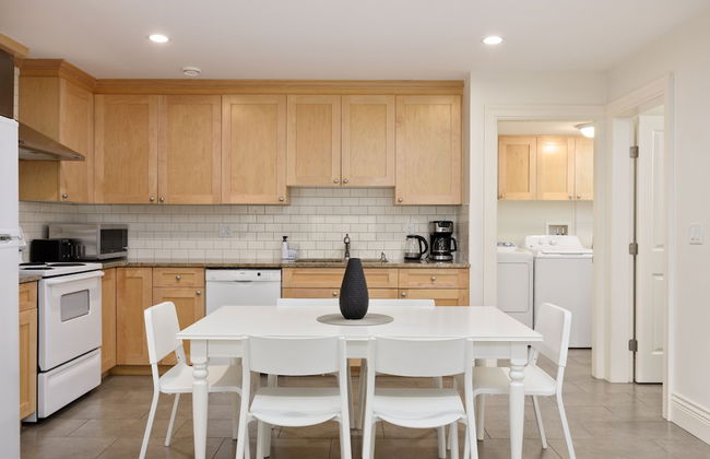 Cozy 2BR BSMT Suite Near Grouse Mt. and Edgemont. - Photo 20