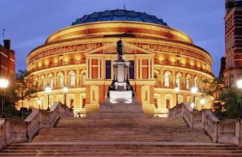 Beautiful Kensington Home with 4 beds, only 3 Minutes walk to Earls Court Station - Photo 44