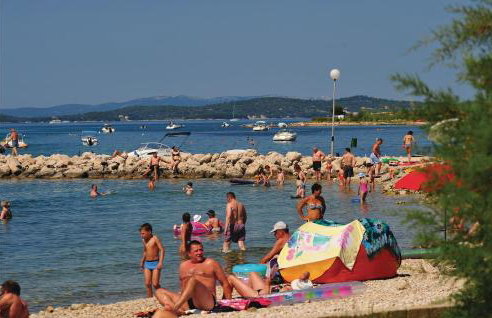 Cozy Home In Prkos With Jacuzzi - Foto 19