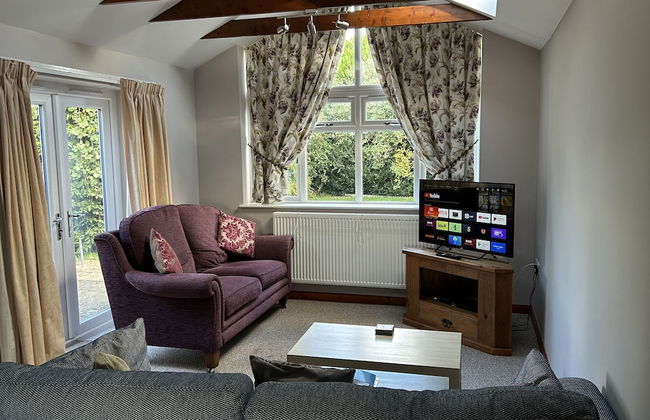 Spacious Detached Bungalow With Ample Parking - Foto 49