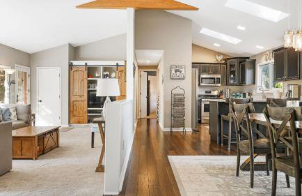 Cabin in the Sky by Avantstay Deck w/ Views - Foto 24