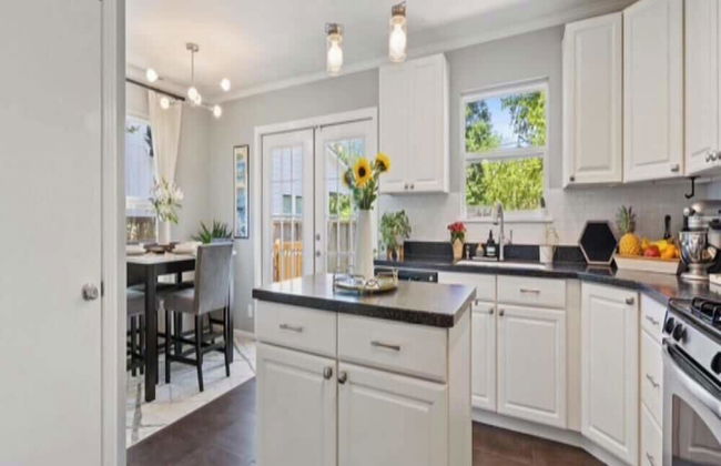 Historic Charmer Clean Comfortable - Photo 9