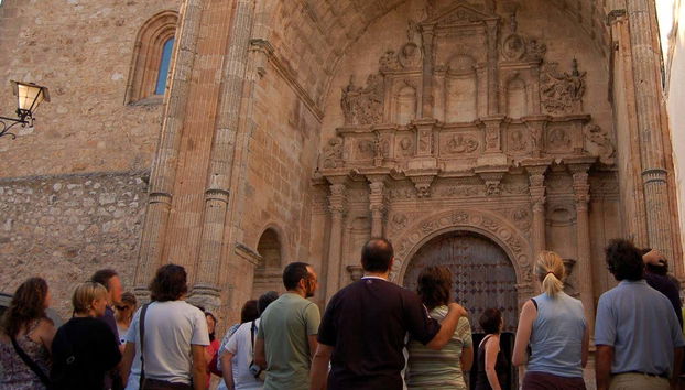 Pórtico de la parroquia de Santa María