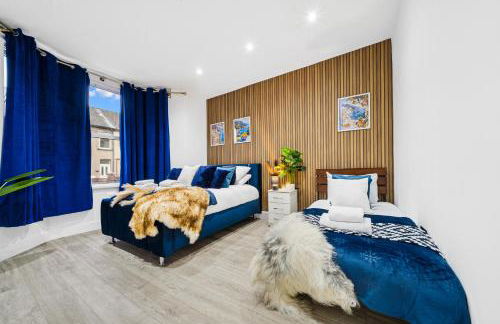 Deja Two Luxe 4BR House By AltoLuxo Short Lets & Serviced Accommodation With Free WiFi & Parking - Foto 1