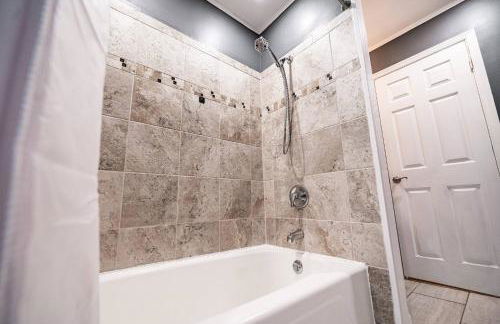 Modern Stay on Green Valley - 2.5 Mi to Downtown - Foto 18