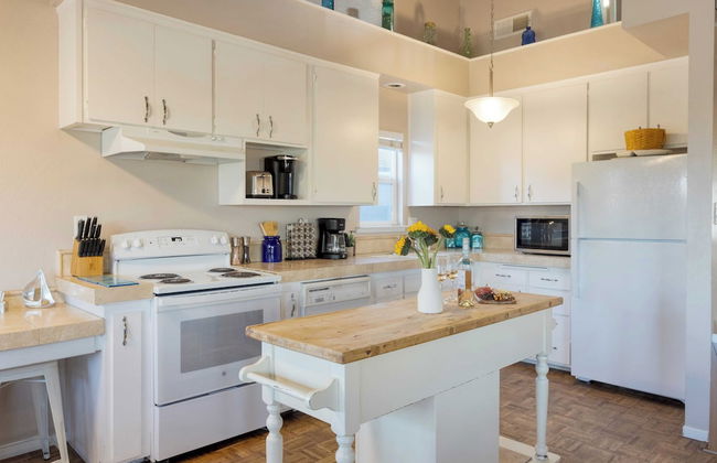 Steps to Beach w/ Patio+deck Foosball Happy Bottom Beach House by Avantstay - Foto 16