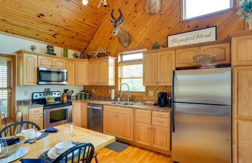 Pet-Friendly Vienna Cabin with Screened-In Porch! - Photo 9