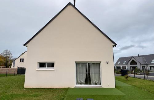 Les Voiles, maison bien équipée 10 p 2 sdb, 2 WC, spacieuse lumineuse avec jardin clos, garage, terrasse, parking privatif, à 950 m de la plage d'Asnelles et tous commerces, près de Bayeux et Arromanches, chiens bienvenus - Foto 11