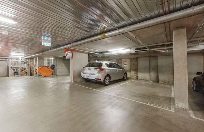 Ocean Views St Kilda Apartment by Ready Set Host - Foto 26