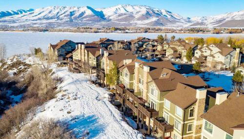 Lakeside Escape 2 BR with Hot Tub - Foto 1