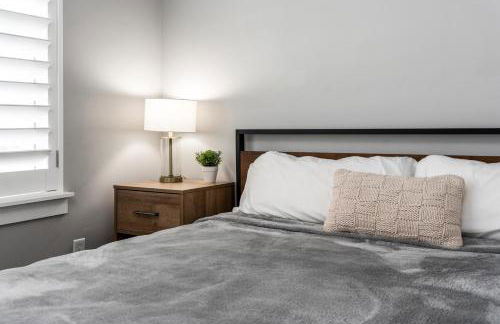 8 Beds 2 Full Kitchens Fenced HUGE Yard & Parks! - Foto 15