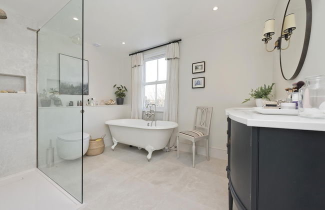 Interior Designed House With Garden in North West London by Underthedoormat - Foto 19