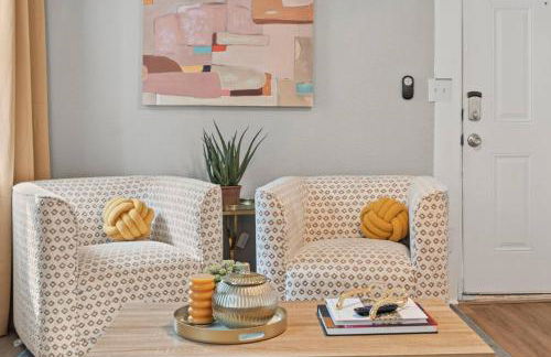 Urban Flamingo Retreat Modern Meets Tropical in this Beautiful, Updated Pet Friendly 3BD Pool Home with Outdoor Living Space - Foto 7