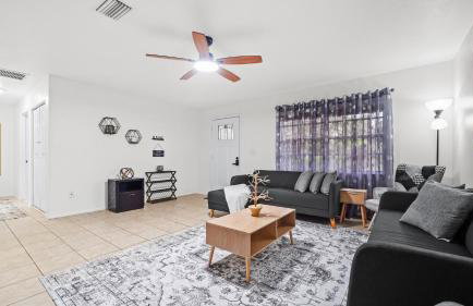 Sunny 3BR Oasis with Water View and Beach Gear Near Siesta - Foto 2