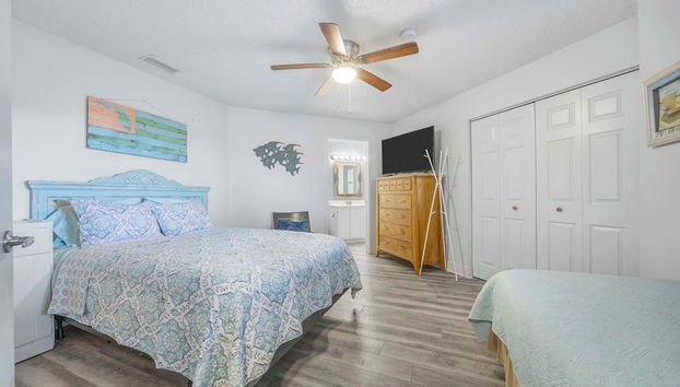 Treetop Beach Condo Sleeps 7! - Foto 3, Habitación