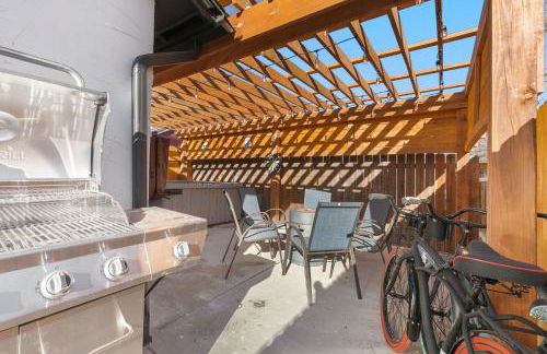 Old Town Retreat with Hot Tub - Steps from CSU! - Photo 21