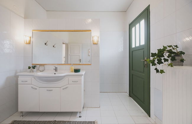 Mid-Century Modern Villa Vintage Charm - Foto 28