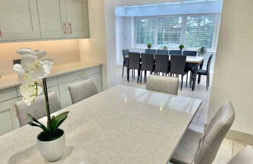 5 Bed House - Pool - Hot Tub - Sauna - Pool Table - Near New Forest and Beach - Sleeps 12 - Photo 48