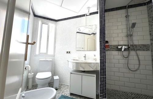 STYLISH TOWNHOUSE IN BEACHFRONT COMPLEX - Photo 27