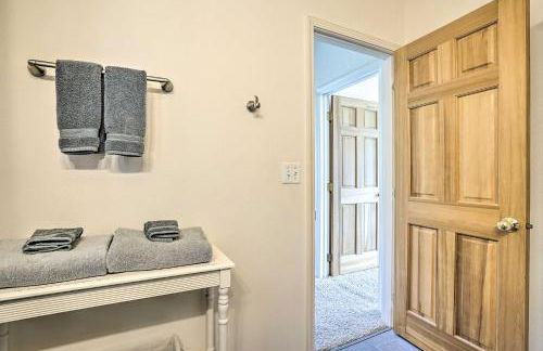 Cabin with Hot Tub and Views 1 Mile to Alyeska Resort - Foto 23