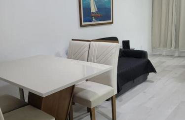 Flat recém-reformado e bem localizado - Foto 7