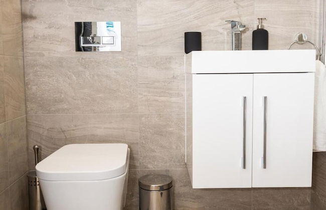 Absolute Stays at The Ziggurat - Free Wifi Contractors Families Long Stay Discou - Foto 7