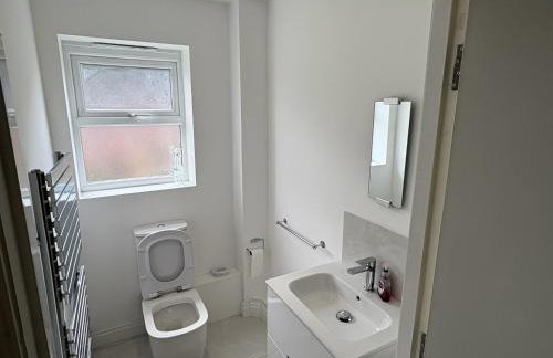 House - Sleeps 5 Private Parking & Pets Allowed - Foto 4