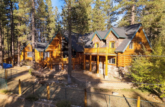 Pinetree Place by Avantstay Group Cabin w/ Hot Tub Minutes to the Lake - Photo 75