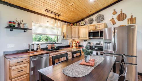 Arkansas Retreat with Deck, Fire Pit and Mtn Views! - Foto 2