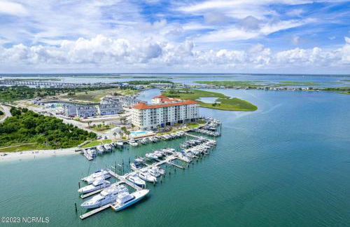 Waterfront Resort , World Class Marina & Slip - Foto 26