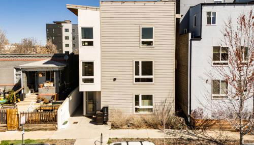 Walk to Mile High Stadium Modern Denver Townhome - Foto 3