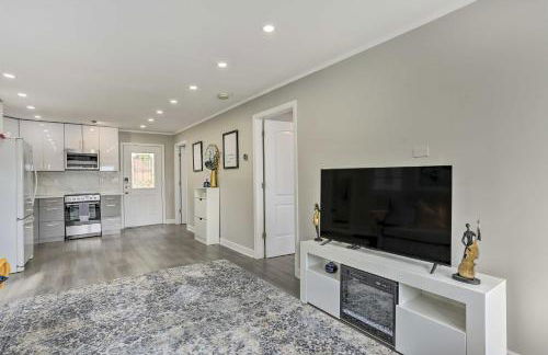 Cozy Lakefront House with a private dock and lake - Foto 14