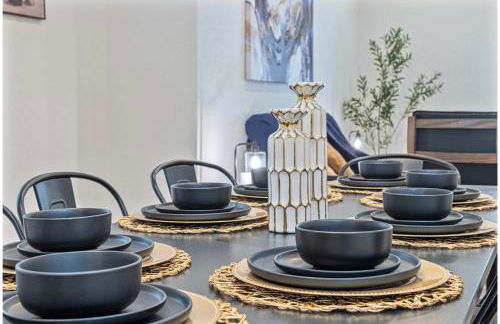 Unwind in Style 4BR2BA Quick Access to Downtown - Foto 9