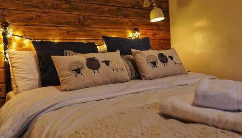 3-bed Cottage - Sleeps 5, Riverside, Hot Tub, Pets - Foto 4